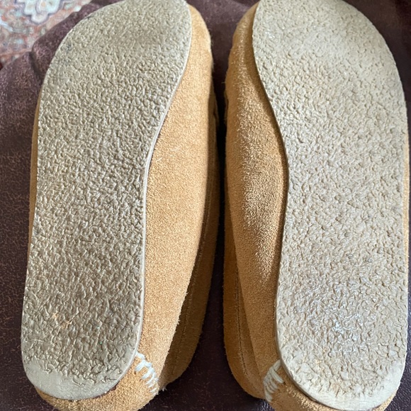 Minnietonka Suede with Faux Fur Moccasins/Slippers with Braided Design. Size 7. - Picture 3 of 3